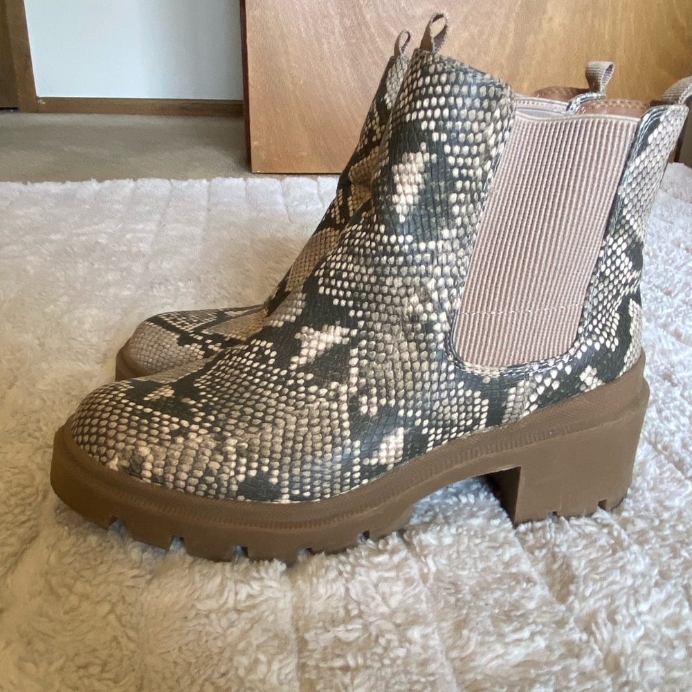 Stylish Snake Print Ankle Boots